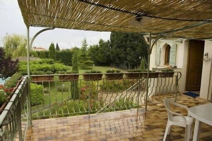 Location de vacances pour 4 personnes, avec Balcon ainsi que Jardin et Piscine à Châteaurenard