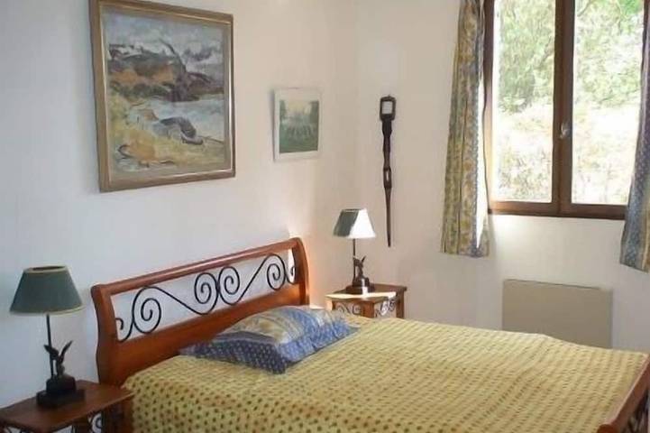 Location de vacances pour 6 personnes, avec terrasse et jardin à Régusse - 2