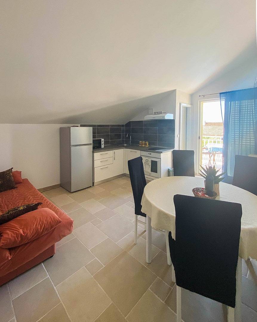 Apartamento inteiro, Comfortable 2-Bedroom Holiday Apartment with Balcony and Sea View in Orebic, Dubrovnik-Neretva