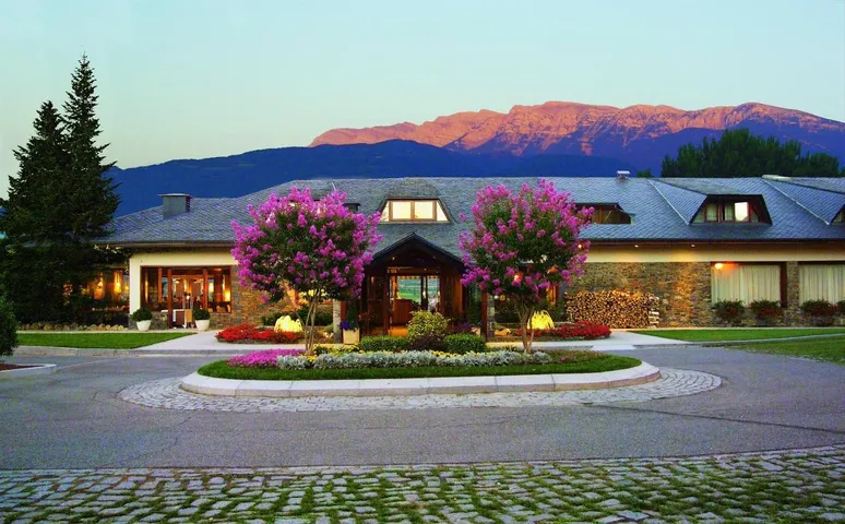 Hotel para 2 personas, con piscina y sauna además de jacuzzi y jardín - 1