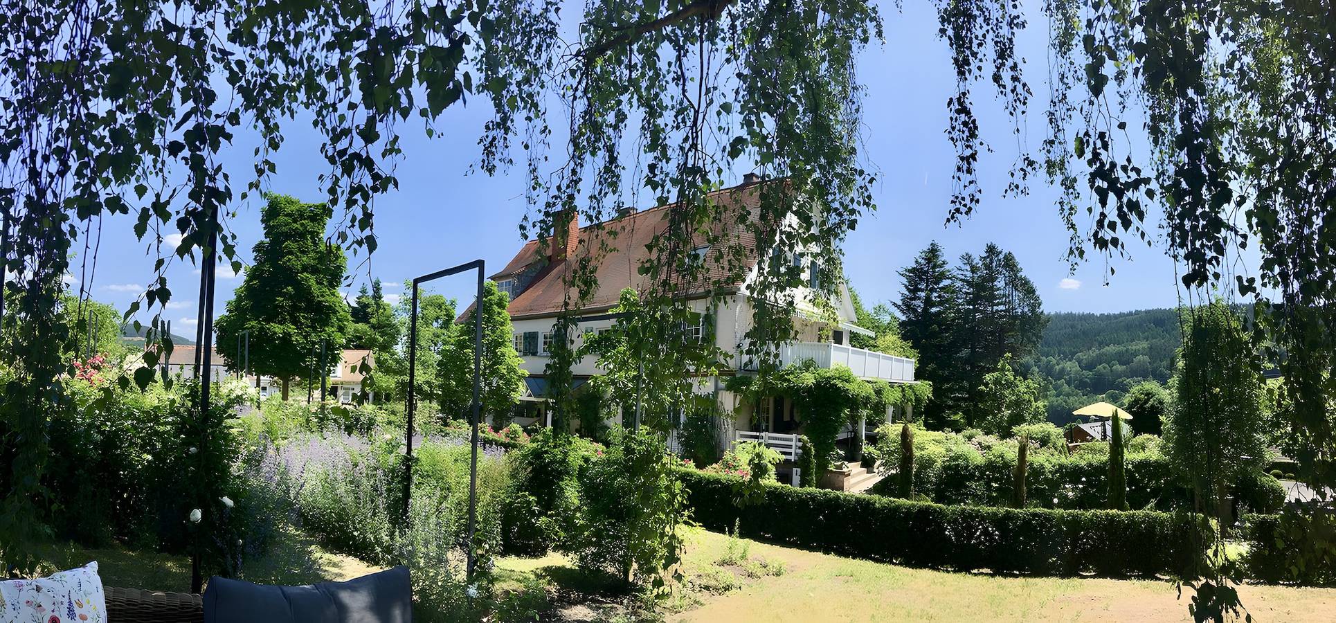 Apartamento vacacional entero, Tiny Home Waldwagen Altes Forstamt Sinntal, cocina/baño privado a 50 m, vistas, jardín 18.000 m² in Sinntal, Distrito de Main-Kinzig-Kreis