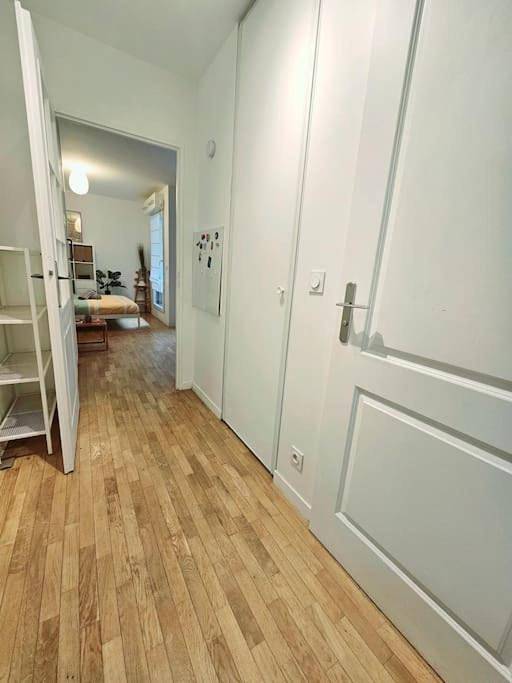 Appartement entier, One-Bedroom Apartment in Joinville-le-Pont, Val-de-Marne