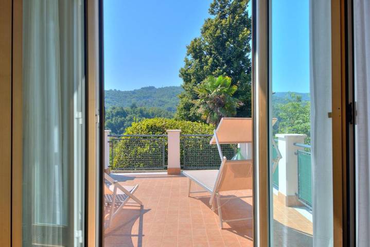 Chambre d’hôte pour 4 personnes, avec Balcon et Terrasse ainsi que Jardin et Vue