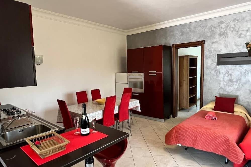 Appartamento intero, Sunny Sicilian Apartment with Garden & Deck in Caltanissetta, Provincia di Caltanissetta