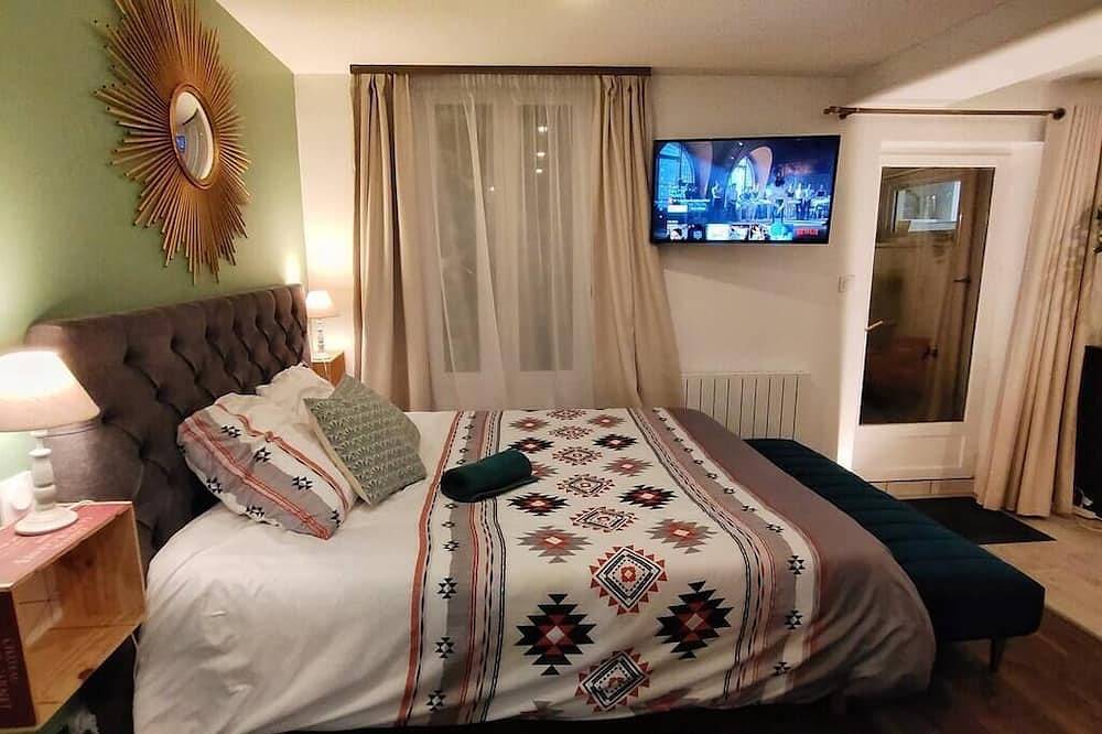 Entire apartment, Your Stopover - Jungle Sauna & Spa in Niort, Niort region