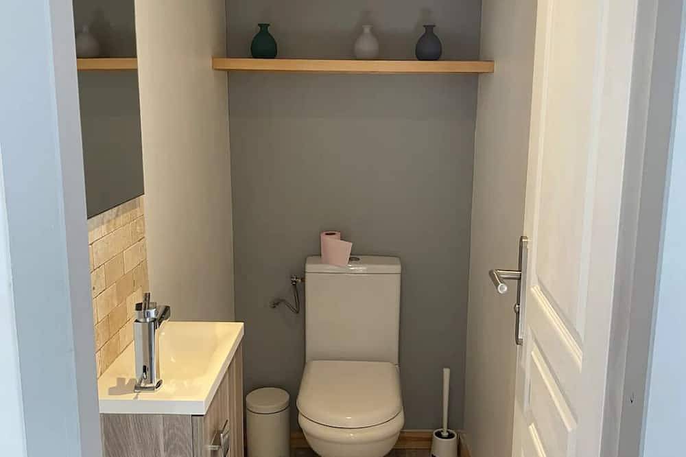 Near Bordeaux center: town house + parking space in Cenon, Bordeaux region
