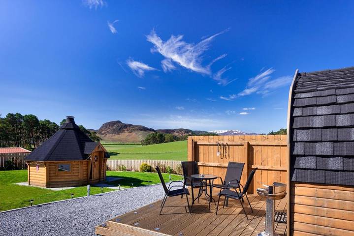 Holiday rental for 5 people, with view and garden as well as lake view, with pets in Cairngorms National Park