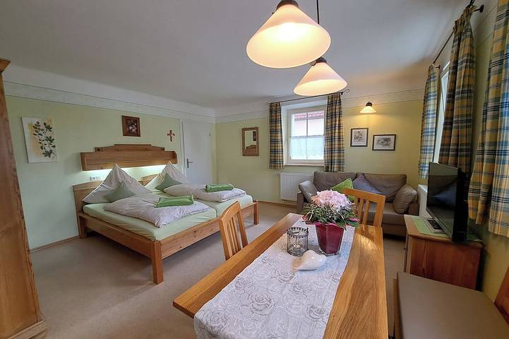 Ferienwohnung für 4 Personen, mit Whirlpool und Garten in Absberg