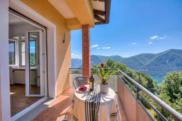 Ferienwohnung für 4 Personen, mit Seeblick und Balkon