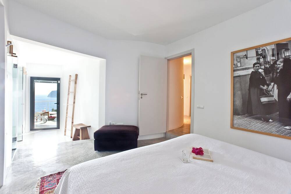 Exclusive 5 bedroom luxury villa directly on the sea in Es Cubells, Ibiza in Vista Alegre (Ibiza), Sant Josep de sa Talaia