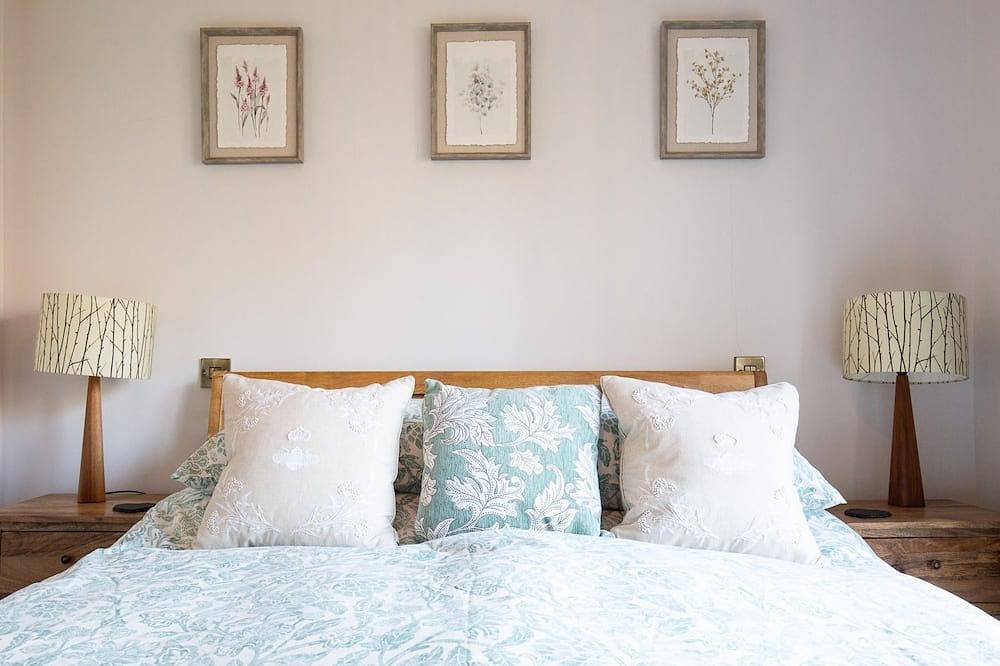 Paddock Cottage - sleeps 2 guests  in 1 bedroom in Winchcombe, Gloucestershire