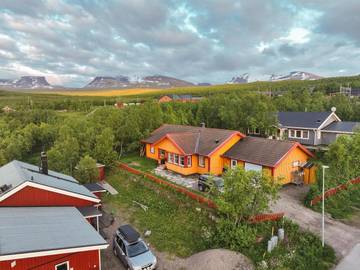 Maison de campagne pour 8 personnes, avec vue sur le lac et sauna ainsi que vue et jardin à Abisko