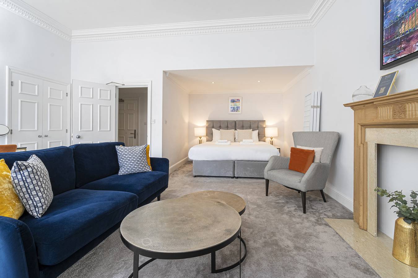 Entire apartment, The Belgravia Suite next to Sloane Square in Kensington and Chelsea, London