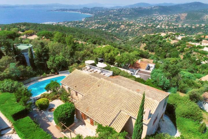 Gîte pour 10 personnes, avec piscine