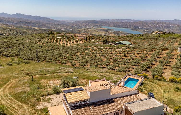 Stylish Apartment with Pool Near Periana - WiFi & Parking in Periana, Cordillera Penibética