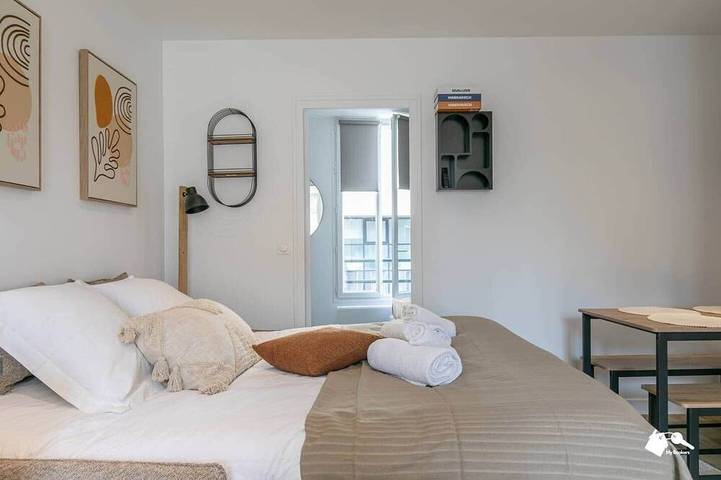 Entire apartment, Mba - Diderot 3 - Splendid Apartment in Montreuil, Seine-Saint-Denis