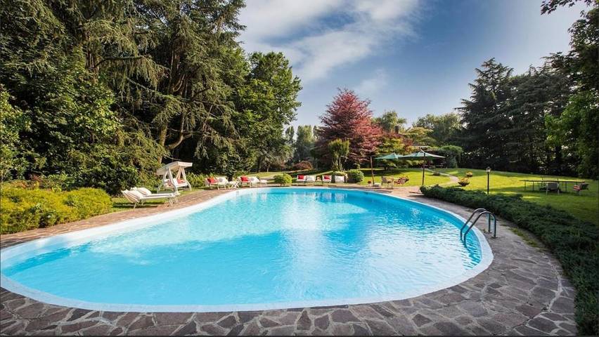 Villa con piscina per 12 persone, con Terrazza e Giardino nonché Piscina e Sauna a Bergamo