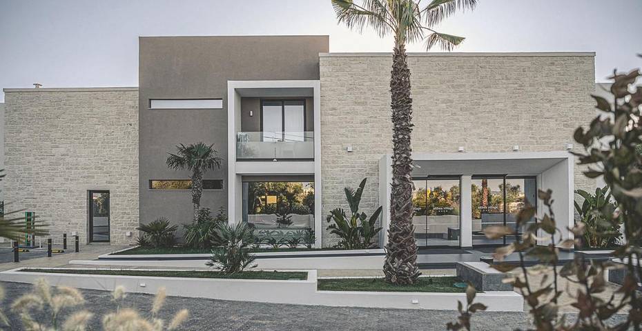 Resort per 3 persone, con Terrazza e Giardino nonché Piscina per bambini e Piscina in Chania