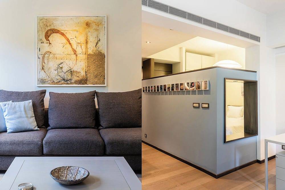 Entire apartment, Plaka: Stylish Flat Overlooking Cathedral Sq. in Central Section of Athens, Athens