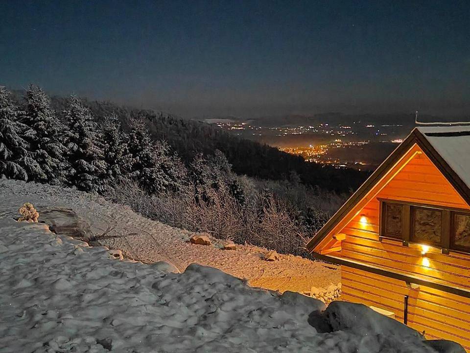 Górskie domki w Karkonoszach z widokiem in Zachełmie, Sudety (Polska)