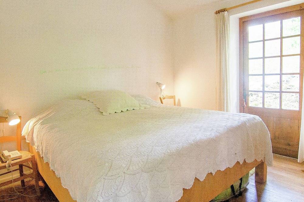 Hilltop Home with Valley View in Bouzic, Périgord Noir