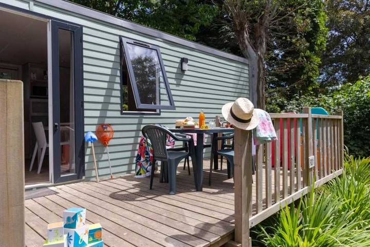 Mobil home pour 6 personnes, avec jacuzzi ainsi que bassin pour enfant et sauna à Quimper - 3
