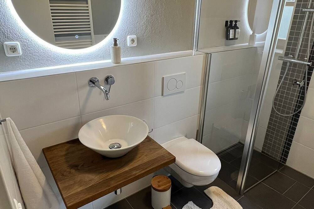 Ganze Wohnung, Gemütliches Apartment mit Garten & Garage in Ingolstadt, Oberbayern