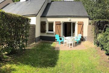 Gîte pour 4 personnes, avec jardin et piscine à Ploemel