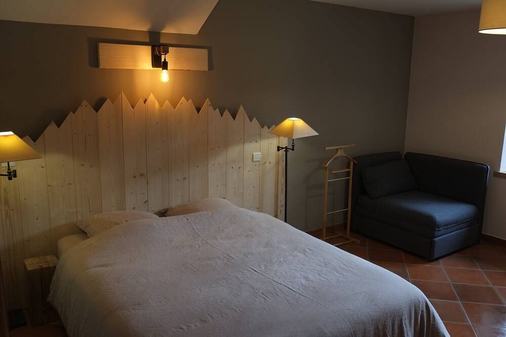 Appartement entier, La Bergerie, appart dans vieux corps de ferme! in Nâves-Parmelan, Région d'Annecy
