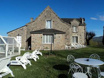 Chambre d’hôte pour 4 personnes, avec jardin et piscine à Vebret