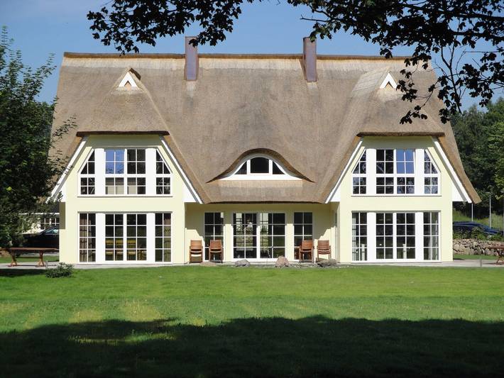Strandhaus für 6 Personen, mit Garten und Sauna sowie Whirlpool und Terrasse in Lobbe