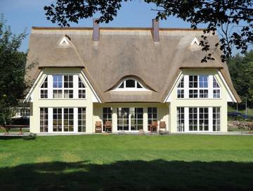 Strandhaus für 6 Personen, mit Sauna und Garten sowie Terrasse und Whirlpool in Lobbe