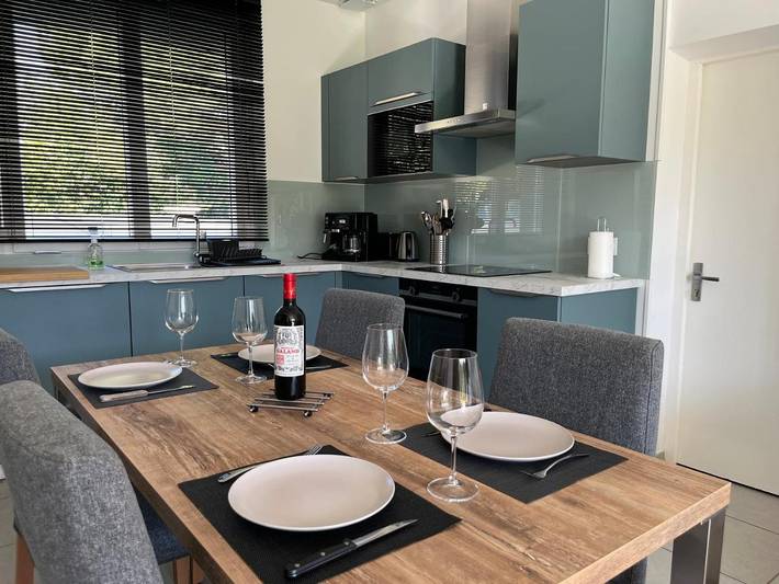 Location de vacances pour 6 personnes, avec vue et jardin à Cenon - 4