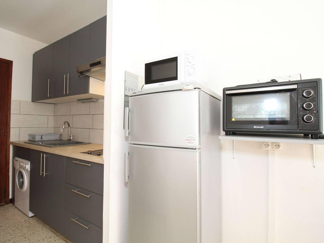 Entire studio, Cozy Studio in Balaruc-les-Bains with Loggia, 2 Beds, and Full Amenities in Balaruc-les-Bains, Mediterranean Coast (France)