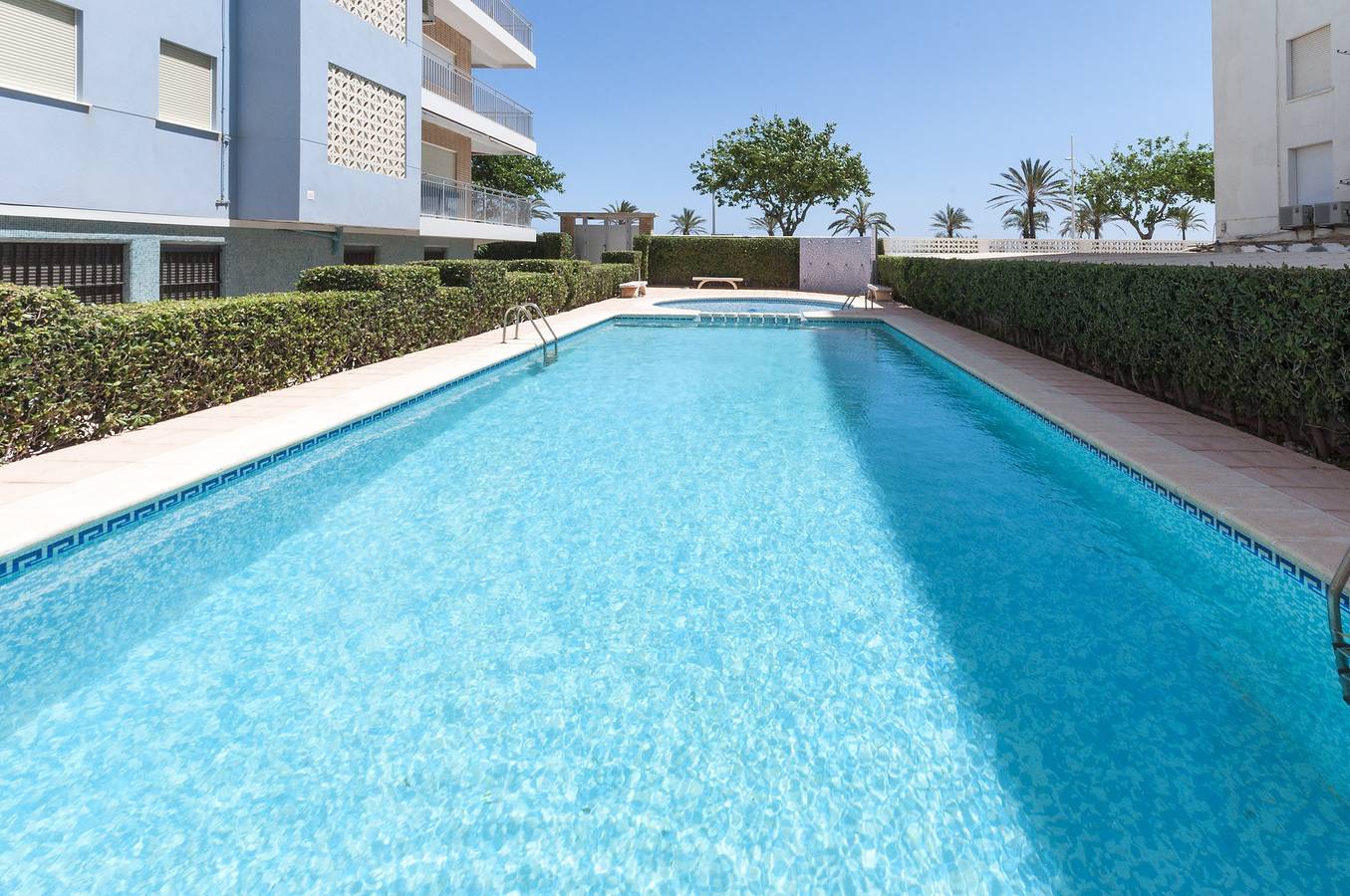 Entire apartment, Holiday apartment for 6 people with garden in Playa de Gandía, Costa de Valencia