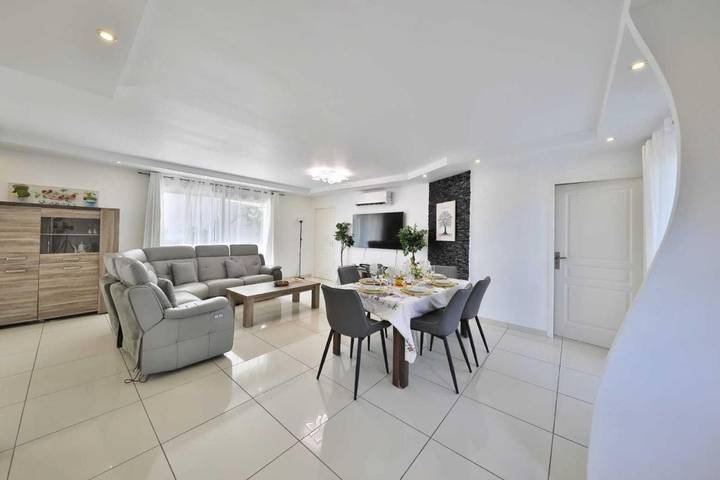 Villa pour 6 personnes, avec Terrasse ainsi que Jardin et Vue