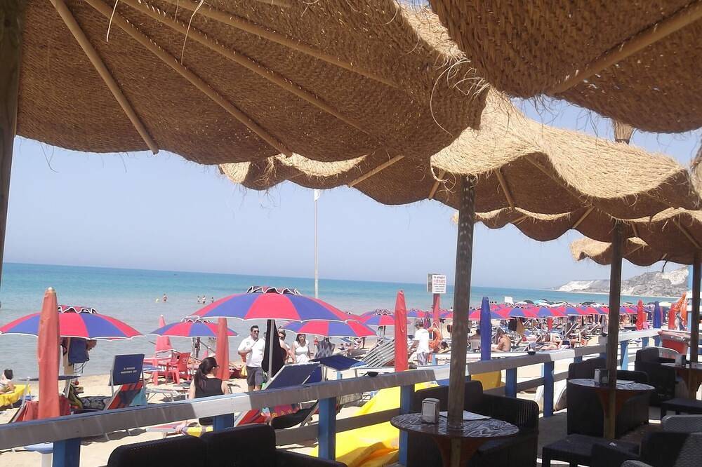Appartamento intero, 18 km dalla Valle dei Templi di Ag.casa con terrazzo vista mare in Siculiana Marina, Siculiana