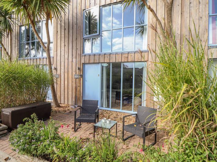 Cottage for 2 people, with garden and pool, with pets in Cornwall