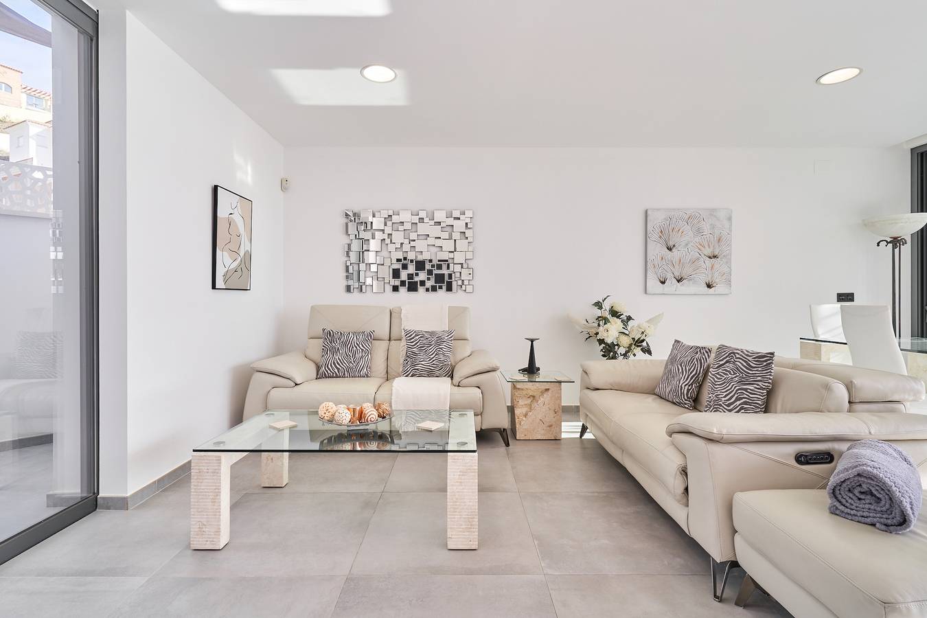 Villa 'Casa Leala Luxury' with Sea View, Wi-Fi and Air Conditioning in Torrox Costa, Torrox