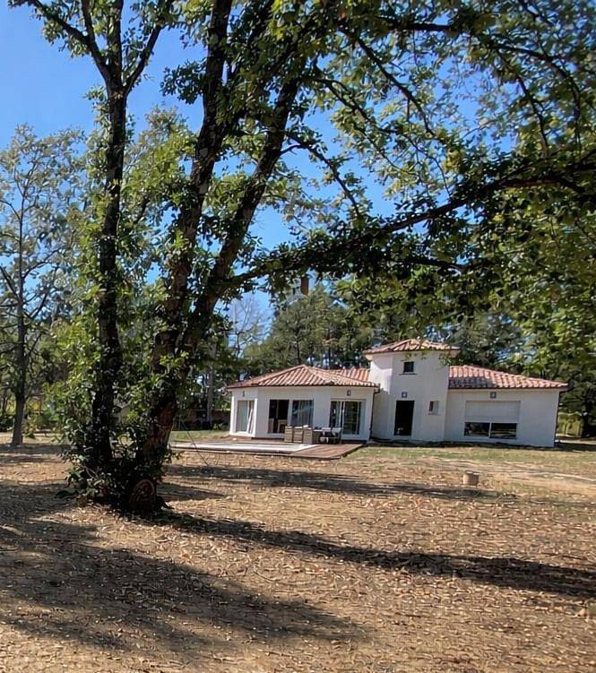 Location de vacances pour 6 personnes, avec terrasse et piscine à Saint-Étienne-de-Tulmont - 3