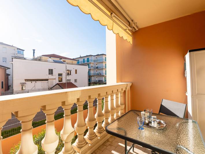 Appartamento per 4 persone, con Balcone ad Arma di Taggia