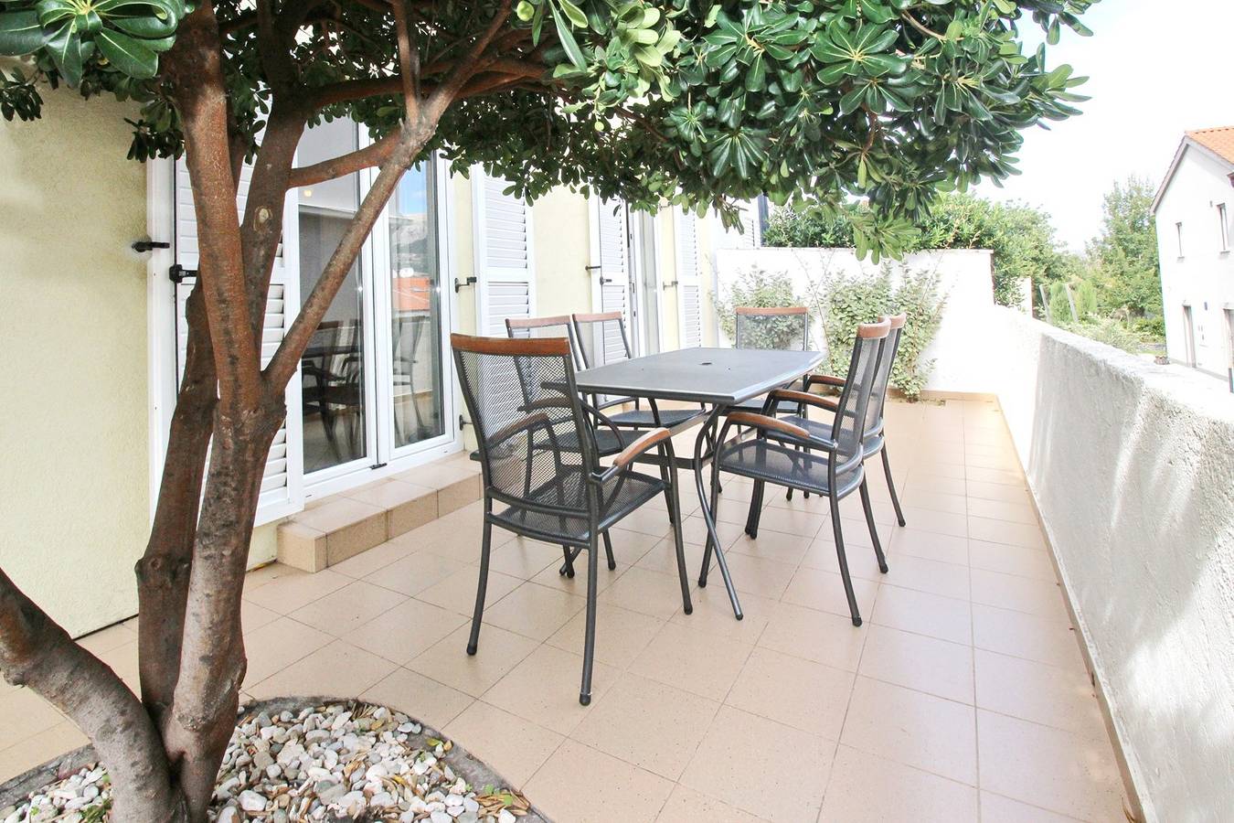 Ganze Wohnung, Apartment Limun 1 - mit Terrasse, 350 m vom Strand entfernt in Baska, Krk