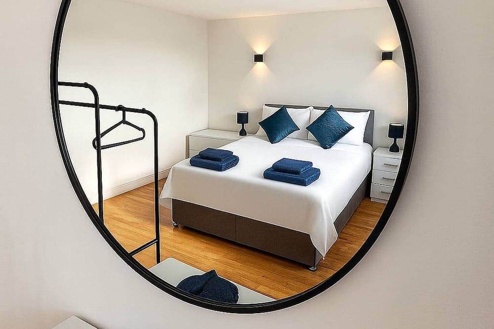 Stoke Mandeville House | Sleeps up to 6-8 in Aylesbury, Chiltern Hills