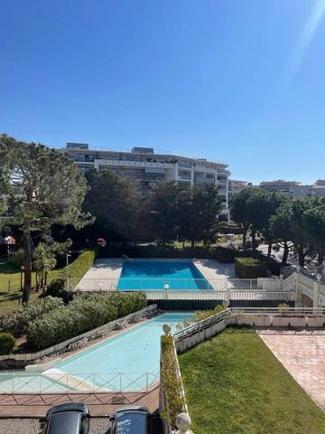 Gîte pour 4 personnes, avec terrasse ainsi que vue et piscine dans Port du Cros de cagnes