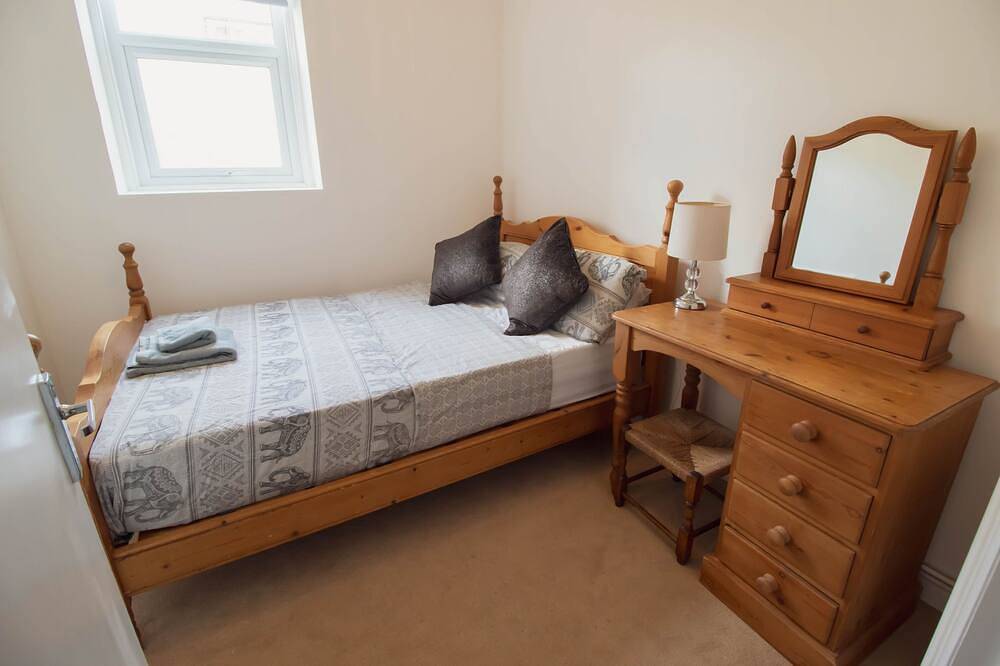 The Courtyard  -  a house  that sleeps 8 guests  in 3 bedrooms in Seaford, Sussex Est