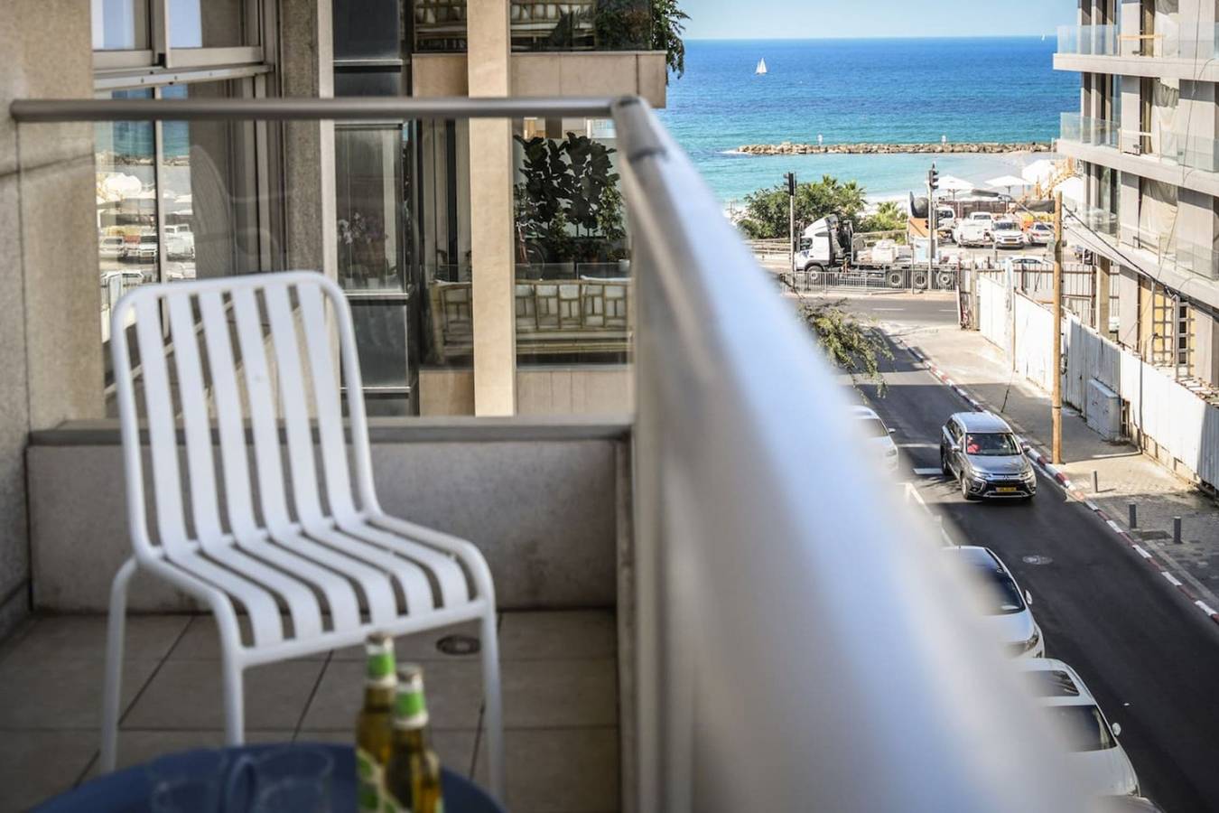 Entire apartment, Chic 3Br Apt with Balcony, Mamad in Tel Aviv, Tel Aviv District