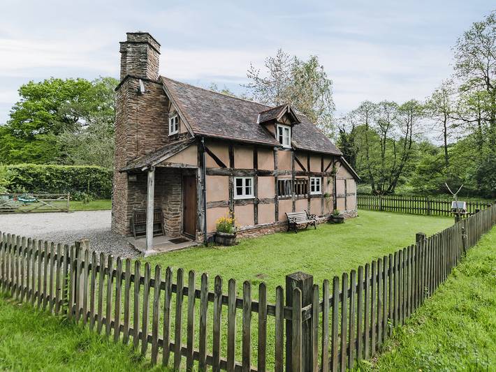 Log cabin for 4 people, with Garden in Herefordshire