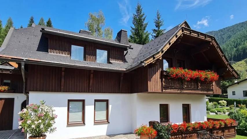 Ferienhaus für 12 Personen, mit Sauna und Garten sowie Terrasse, mit Haustier