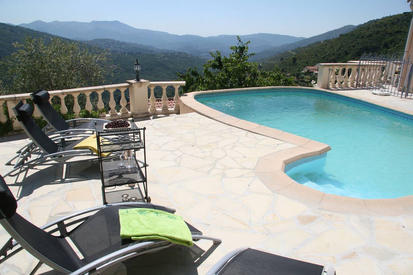 Villa “Stunning View” with Mountain Views, Private Pool, and Air Conditioning in Bendejun, Nice region