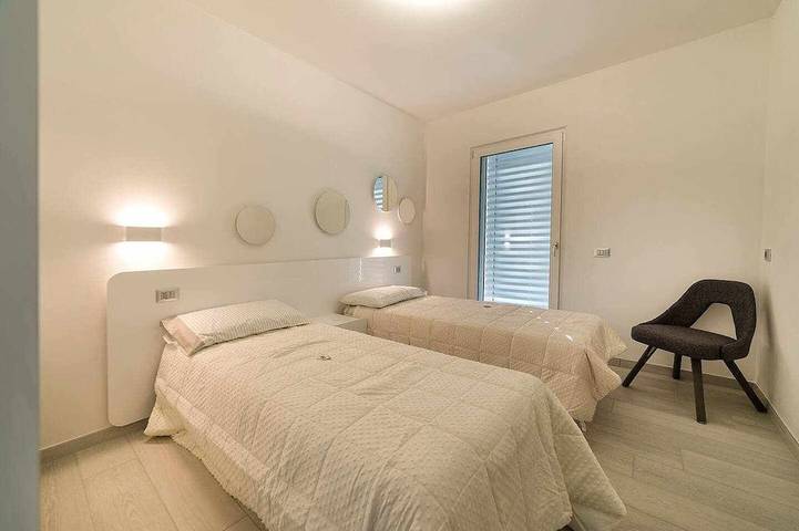 Entire apartment, Residence San Marco-moderno with pool, Wi-Fi in Lazise, Garda Mountains